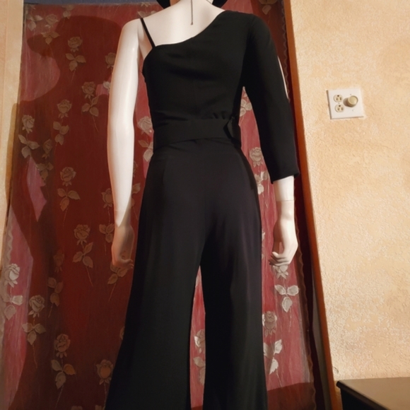 π€π₯Flawless! Gorgous Black One Shoulder & Open Leg Jumpsuit from bebe β€οΈβπ₯π€ - Picture 16 of 16